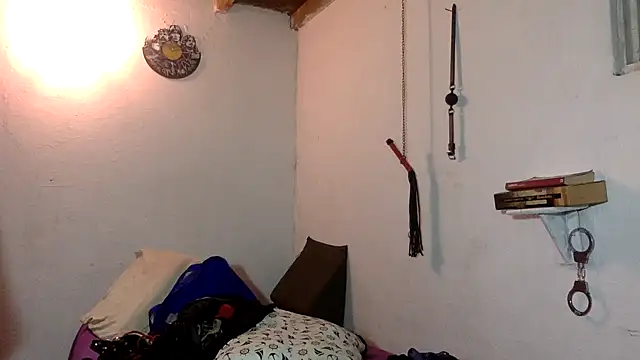 indomitaFox online show from April 6, 3:48 am