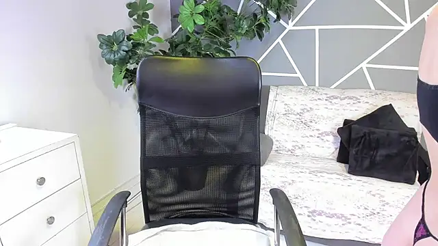 paula miler1 online show from March 26, 2:55 pm