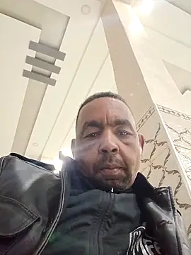 Snapshot of Bob_black chatting on February 13, 6:48 pm Bob black online show from February 13, 6:48 pm