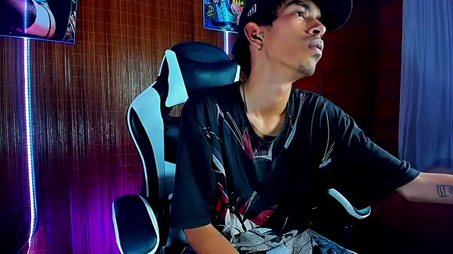 Snapshot of briamhoconor_xh chatting on February 5, 5:12 am briamhoconor xh online show from February 5, 5:12 am