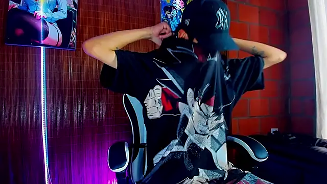 Snapshot of briamhoconor_xh chatting on February 8, 10:13 pm briamhoconor xh online show from February 8, 10:13 pm