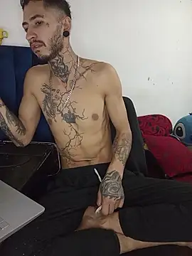 Snapshot of Tattoboy19cm chatting on July 10, 4:42 pm Tattoboy19cm online show from July 10, 4:42 pm