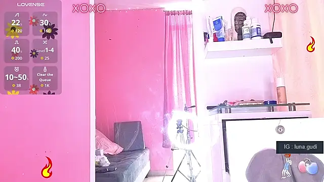 Snapshot of lunagudis chatting on May 29, 2:37 pm lunagudis online show from May 29, 2:37 pm