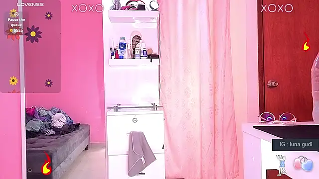 Snapshot of lunagudis chatting on June 2, 3:36 pm lunagudis online show from June 2, 3:36 pm
