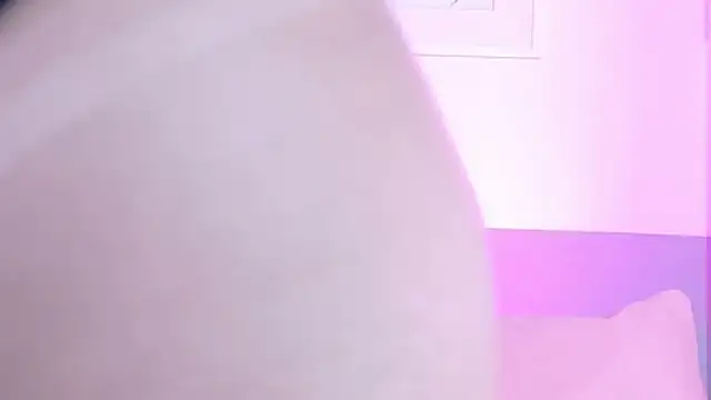 Snapshot of cutepetitee chatting on February 27, 7:25 pm cutepetitee online show from February 27, 7:25 pm