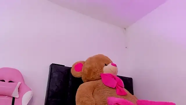 Snapshot of bellacruz3 chatting on December 19, 10:11 am bellacruz3 online show from December 19, 10:11 am