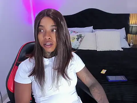 Pauline Fox online show from March 15, 1:00 am