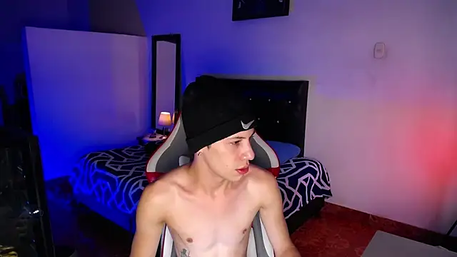 Snapshot of santiago_cutex chatting on July 7, 8:35 pm santiago cutex online show from July 7, 8:35 pm