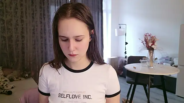 LucyRose3 online show from April 4, 11:40 am