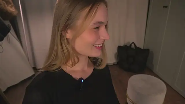 Snapshot of lisa_schiele chatting on April 4, 8:17 pm lisa schiele online show from April 4, 8:17 pm