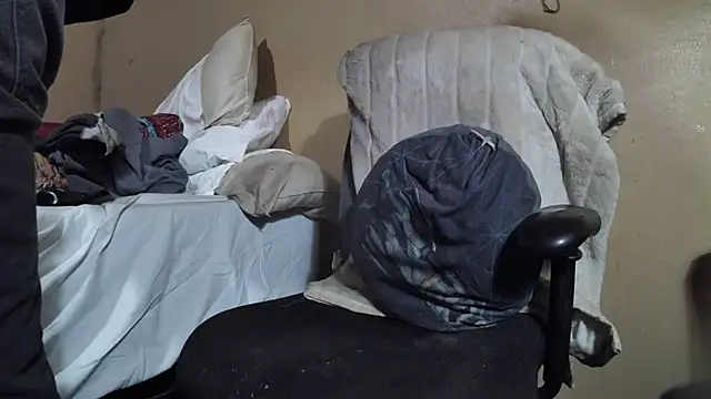 EYEzIAM online show from March 28, 8:03 am