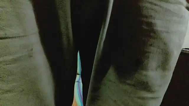 EYEzIAM online show from April 4, 5:38 am