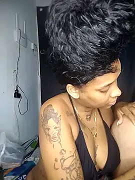 Snapshot of Vale_Nikol21 chatting on April 10, 12:05 am Vale Nikol21 online show from April 10, 12:05 am