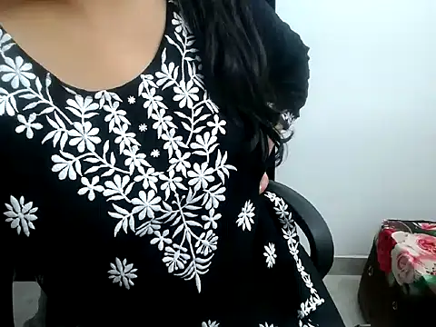 Snapshot of Roshi_Love chatting on June 15, 7:49 pm Roshi Love online show from June 15, 7:49 pm