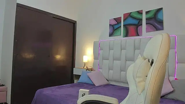 nextboywell1 online show from April 8, 3:06 am