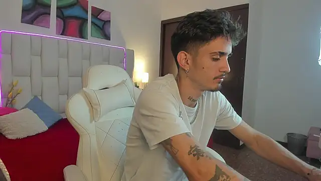 nextboywell1 online show from April 10, 3:01 am