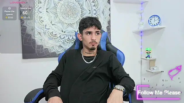 nextboywell1 online show from April 17, 3:53 am