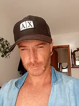 Snapshot of Loiroatv36 chatting on February 19, 7:32 pm Loiroatv36 online show from February 19, 7:32 pm