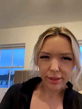 lolableux online show from December 2, 4:13 pm