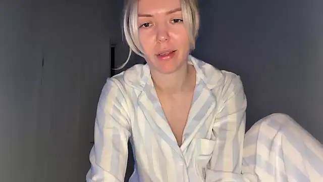 lolableux online show from February 5, 9:52 pm