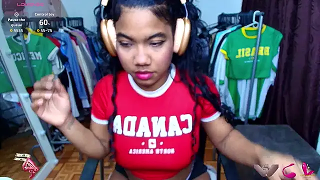 sharlottxl online show from February 26, 7:29 am