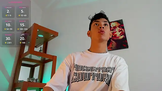 LoganTwink18 online show from December 4, 12:58 pm