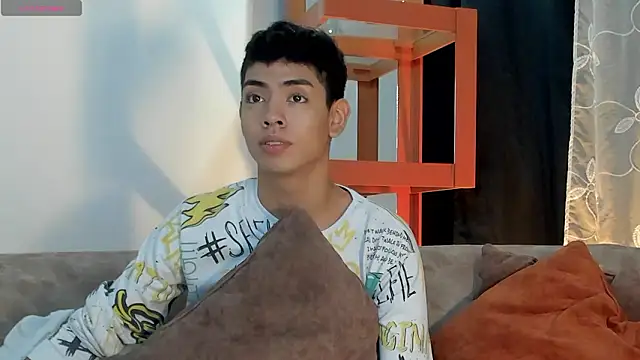 LoganTwink18 online show from February 7, 1:59 pm