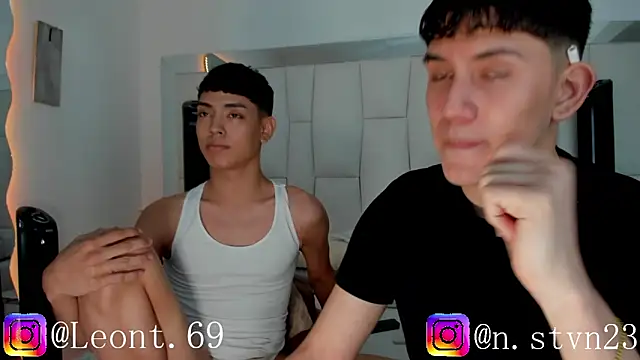 LoganTwink18 online show from April 17, 5:27 pm