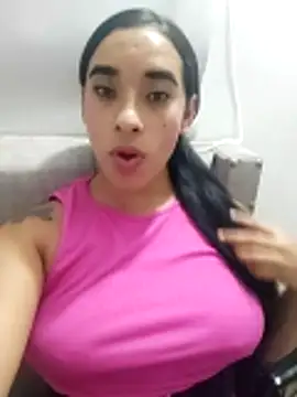 Snapshot of Valenn_fernandez chatting on April 1, 12:00 am Valenn fernandez online show from April 1, 12:00 am