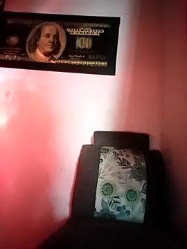 Snapshot of Valenn_fernandez chatting on April 14, 10:05 pm Valenn fernandez online show from April 14, 10:05 pm