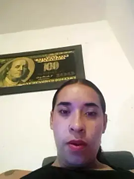 Snapshot of Valenn_fernandez chatting on April 23, 3:52 am Valenn fernandez online show from April 23, 3:52 am