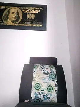 Snapshot of Valenn_fernandez chatting on April 25, 4:26 pm Valenn fernandez online show from April 25, 4:26 pm