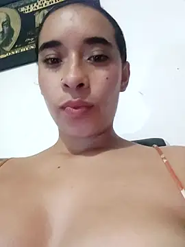 Snapshot of Valenn_fernandez chatting on May 5, 2:52 am Valenn fernandez online show from May 5, 2:52 am