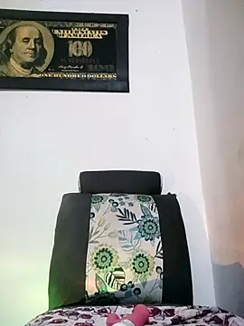 Snapshot of Valenn_fernandez chatting on May 7, 10:48 pm Valenn fernandez online show from May 7, 10:48 pm