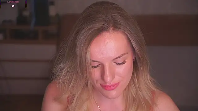 Snapshot of Vanille_Mystery chatting on May 22, 9:20 pm Vanille Mystery online show from May 22, 9:20 pm