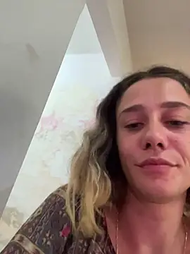 Snapshot of blond-96 chatting on February 10, 9:08 pm blond-96 online show from February 10, 9:08 pm