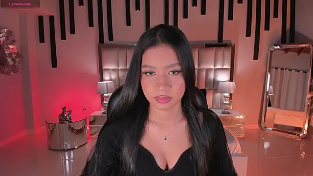 SophieHouston  online show from April 13, 4:40 am