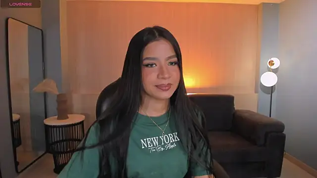 SophieHouston  online show from June 2, 2:35 am