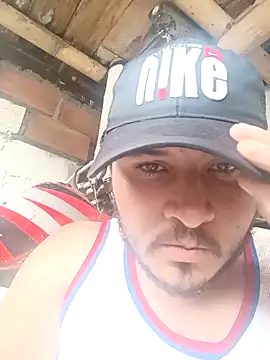 Snapshot of santiii___12 chatting on October 22, 7:13 pm santiii 12 online show from October 22, 7:13 pm