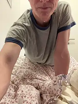 Snapshot of SexyLeon8 chatting on March 18, 11:09 pm SexyLeon8 online show from March 18, 11:09 pm