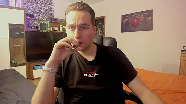romiosabrino online show from May 12, 2:47 pm