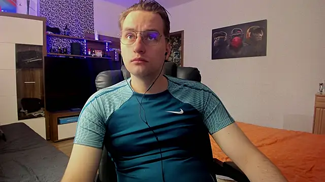 romiosabrino online show from May 13, 10:01 am