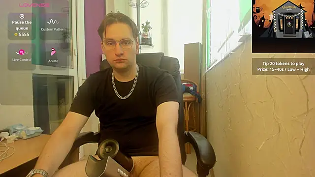 romiosabrino online show from May 30, 4:15 pm
