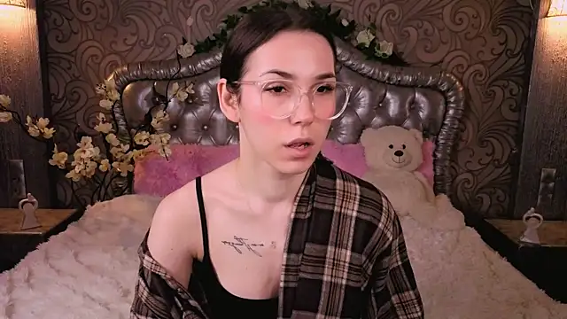 -CindyLou online show from February 17, 5:26 am