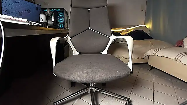 Snapshot of DiositoHerus chatting on February 17, 2:08 am DiositoHerus online show from February 17, 2:08 am