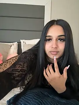 LilMisIndianx online show from February 7, 9:13 am