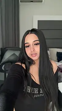 LilMisIndianx online show from April 19, 1:32 pm