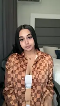 LilMisIndianx online show from May 17, 2:02 pm