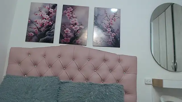 pinky f00x online show from December 22, 7:22 pm