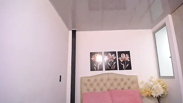 Snapshot of pinky_f00x chatting on April 18, 7:07 pm pinky f00x online show from April 18, 7:07 pm